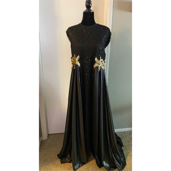 BLACK AND GOLD EVENING DRESS - Picture 2 of 6
